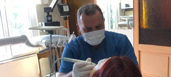Altan Klinik  Diş Hekimi Fikret Altan