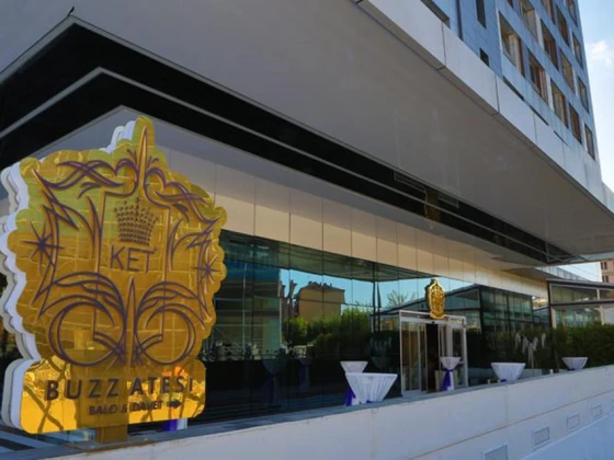 Buzz Ateşi Balo Davet Salonu