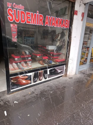By Ömür Sudemir Ayakkabı