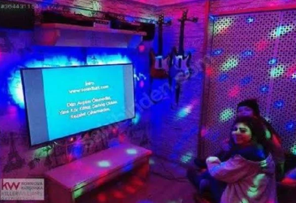 Game Park Kareoke Guitar Hero Playstation Cafe (Instagram:@Bornovakaraoke)