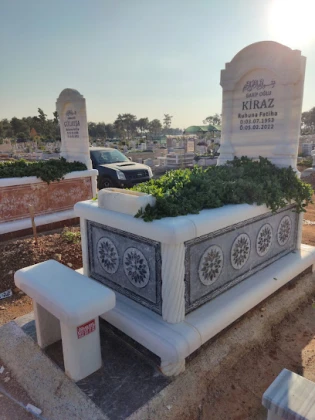 Özkarmer Antalya Mezarcı, Mezar Taşı