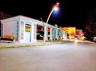 Pia Hediyelik,Piercing