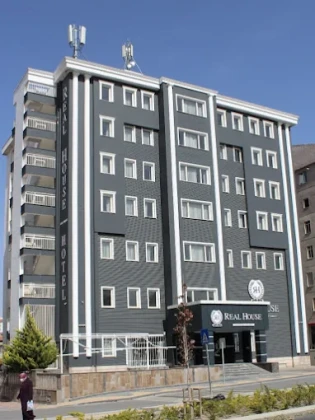 Real House Hotel