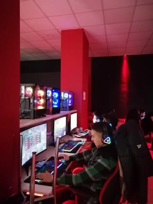 Red & Black İnternet Cafe