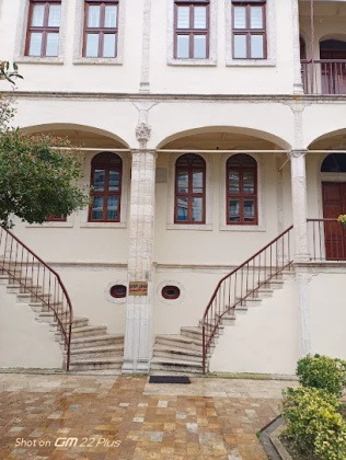 Rıza Nur Kütüphanesi