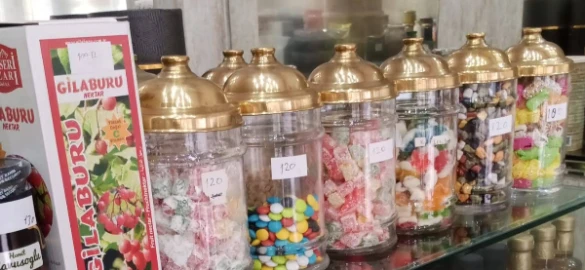 Saf Aktar Şifalı Bitkiler Ve Yağlar