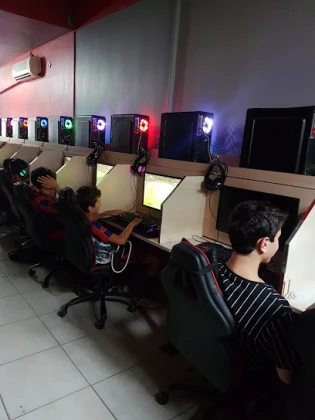 Sarmaşık İnternet Kafe..