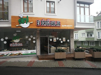 Sini Ev Böreği - Baklava