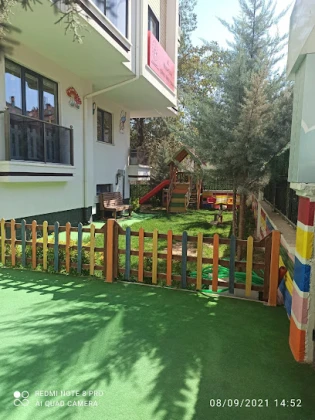 Şirinler Kreş Gündüz Bakımevi