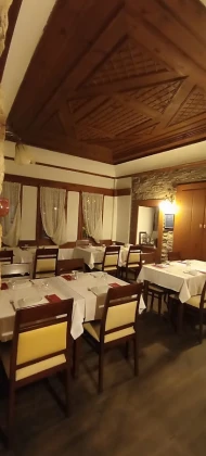 Taşev Restaurant/ Sanat Ve Şarap Evi