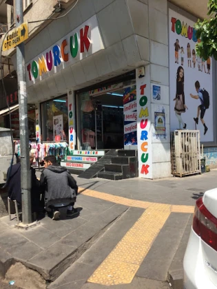 Tomurcuk Çocuk Giyim Mağazası