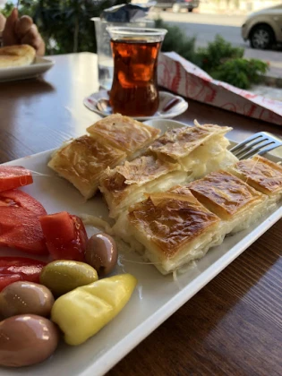 Üstün Kahvaltı Börek