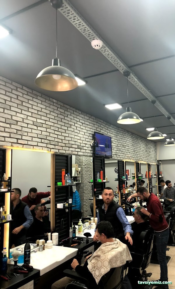 Yeşil Siyah Erkek Kuaforü