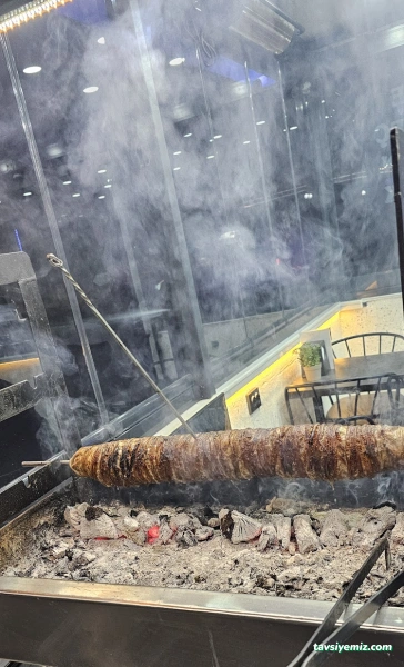 Köfteci Kokoreççi Melih