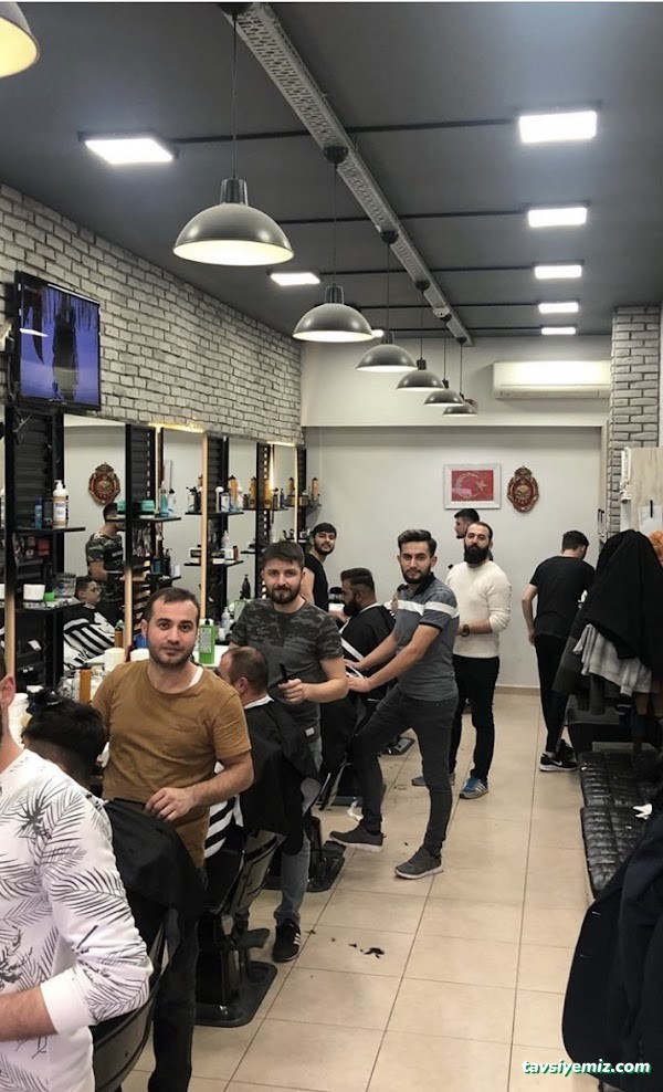 Yeşil Siyah Erkek Kuaforü