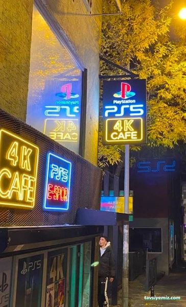4K Playstation Cafe
