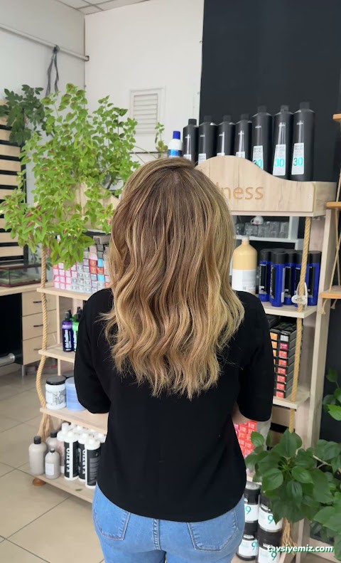 Professional Hair Makeup Studio Bayan Kuaförü