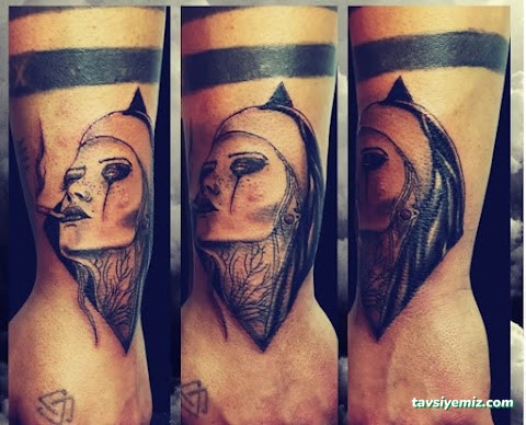 Siyah Orkide Tattoo