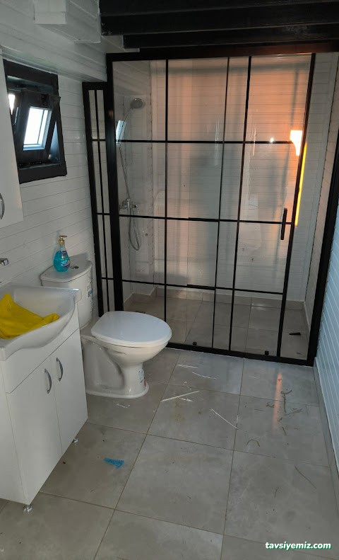 Vitrin Temizlik | Kocaeli Temizlik Şirketi | Kocaeli Koltuk Yıkama