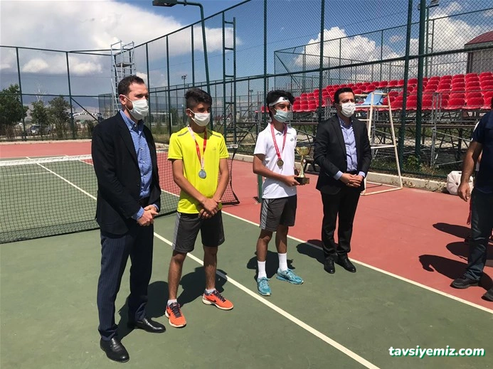 Açık Hava Tenis Kortu