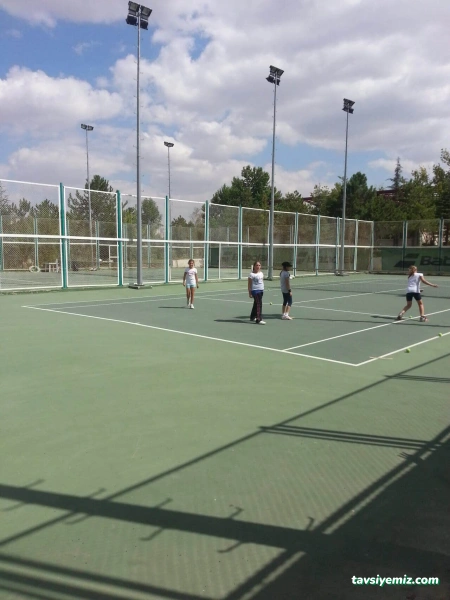 Açık Hava Tenis Kortu