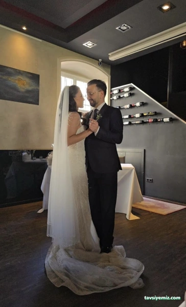 Akdeniz Mahallesi Halit Ziya Bulvarı, Gazi Blv. No:24, 35210 Konak