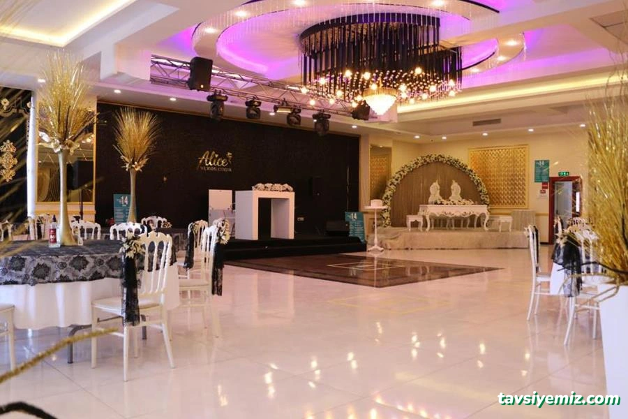 Alice Deluxe Balo Ve Ziyafet Salonları