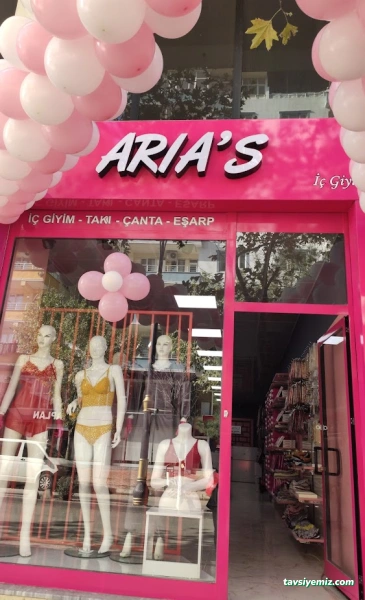 Aria's İç Giyim