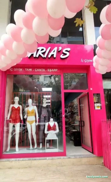 Aria's İç Giyim