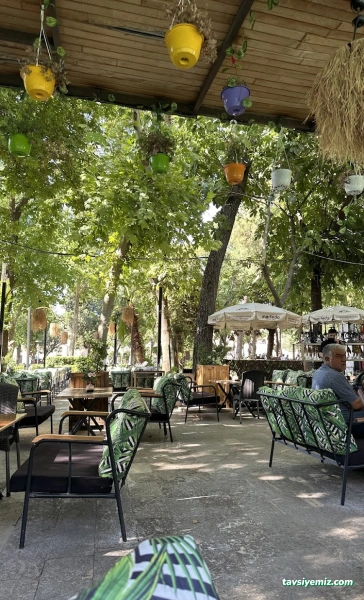 Ayn Zeliha Gölü Aile Çay Bahçesi