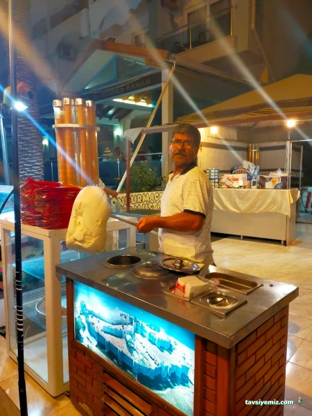 Bayram Ustanın Meşhur Dövme Dondurması