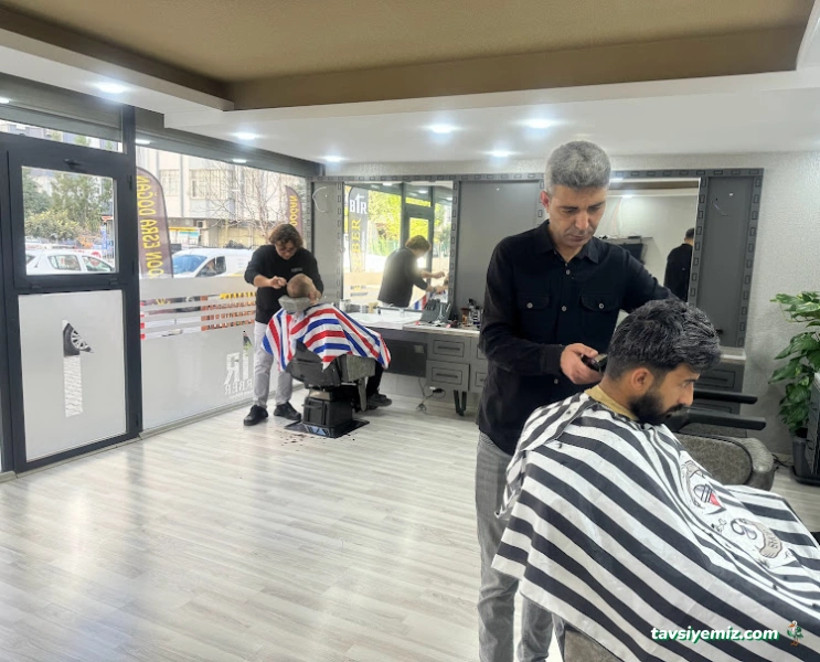 Bir Berber Saç Tasarım Stüdyosu