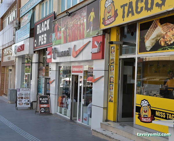 Black Pes Playstation Cafe