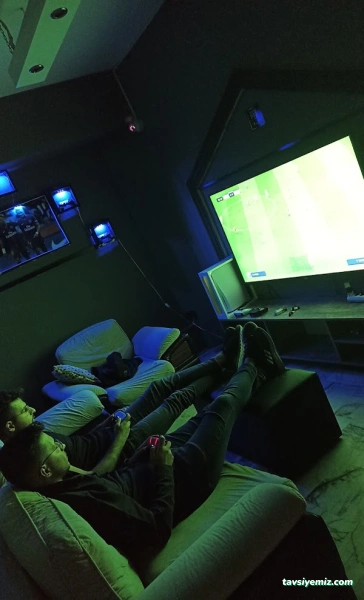 Black Pes Playstation Cafe