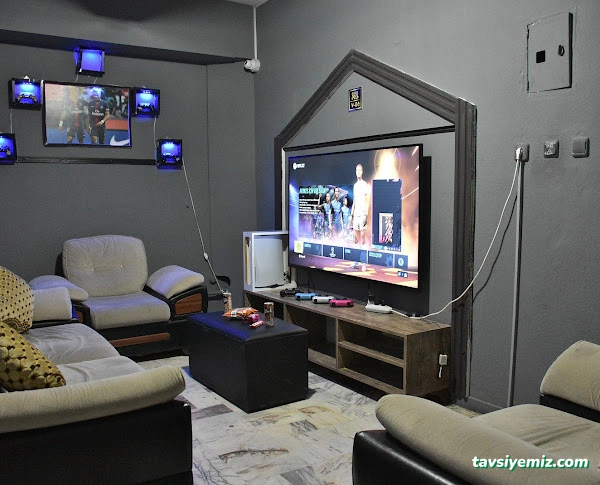 Black Pes Playstation Cafe