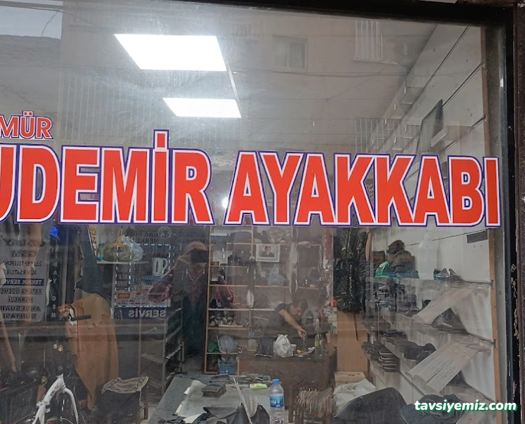 By Ömür Sudemir Ayakkabı