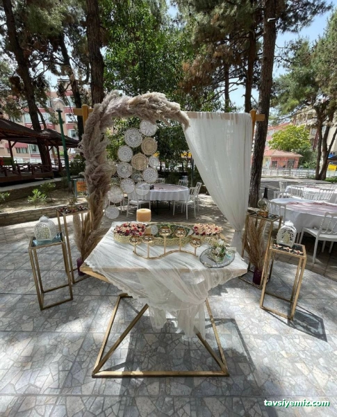 Dnm & Gold Kır Bahçesi