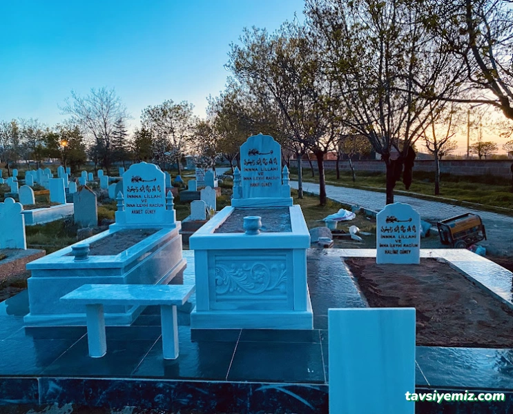 Gökkuşağı Mermer Granit Mezar Çeşme