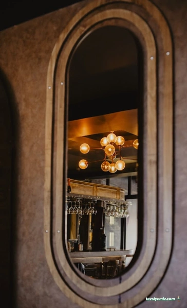 Gold & Black Cafe - Bistro - Pub