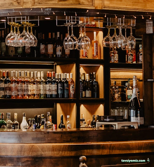 Gold & Black Cafe - Bistro - Pub