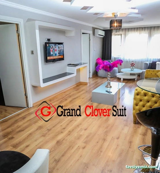 Grand Clover Suit