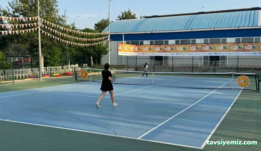 Hakkari Tenis Kortu