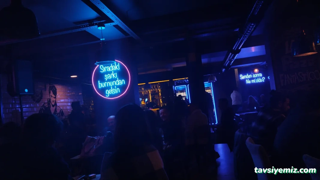 Happy Town Pub & Bistro