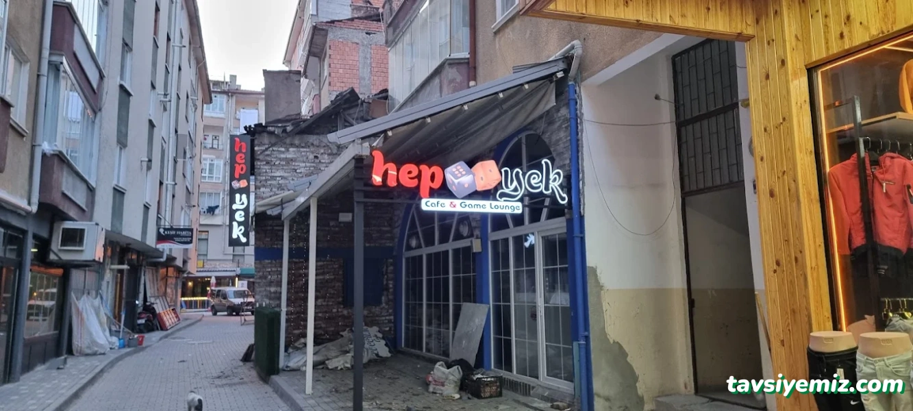 Hepyek Cafe & Game Lounge