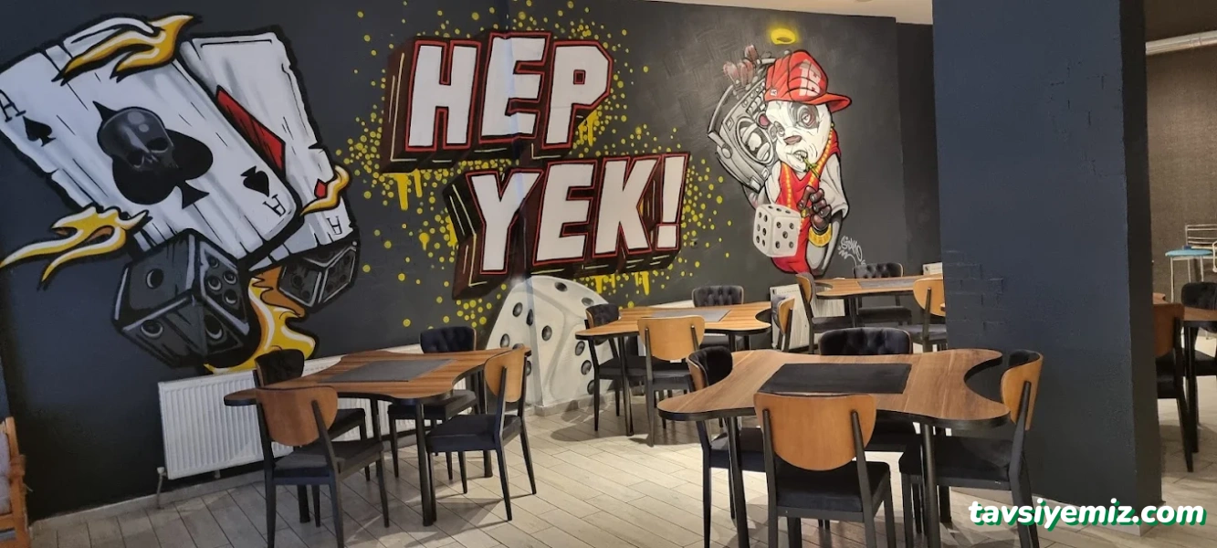 Hepyek Cafe & Game Lounge