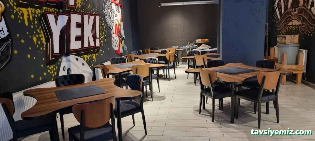 Hepyek Cafe & Game Lounge