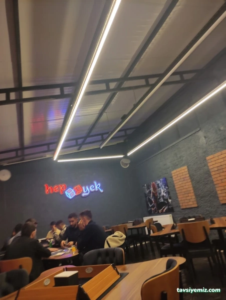 Hepyek Cafe & Game Lounge