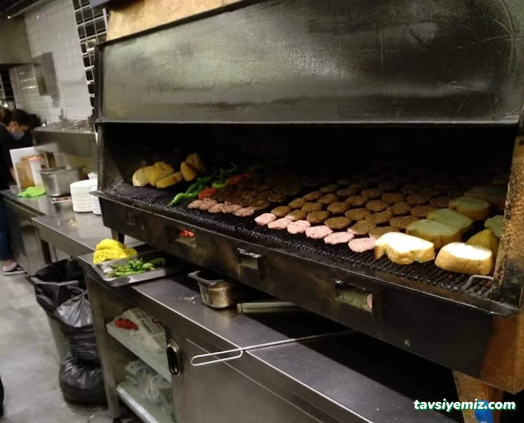 Hocanın Yeri Akçabat Köfte