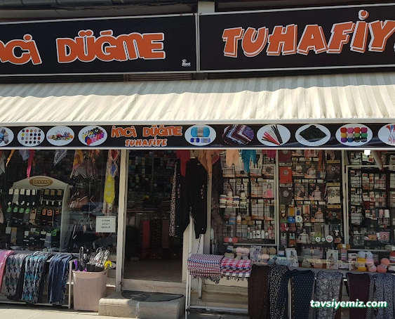 İnci Düğme, Tuhafiye