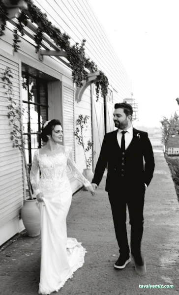 Kırmızı Beyaz Fotoğrafçılık